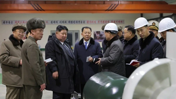 Nhà lãnh đạo Triều Tiên thăm một đơn vị sản xuất vũ khí (Ảnh: KCNA)