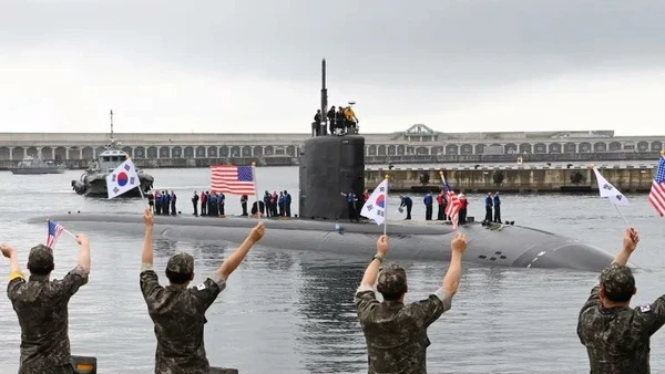 Tàu ngầm năng lượng hạt nhân USS Annapolis của Mỹ cập cảng tại đảo Jeju, Hàn Quốc, ngày 24/7/2023. (Ảnh: Bộ Quốc phòng Hàn Quốc)