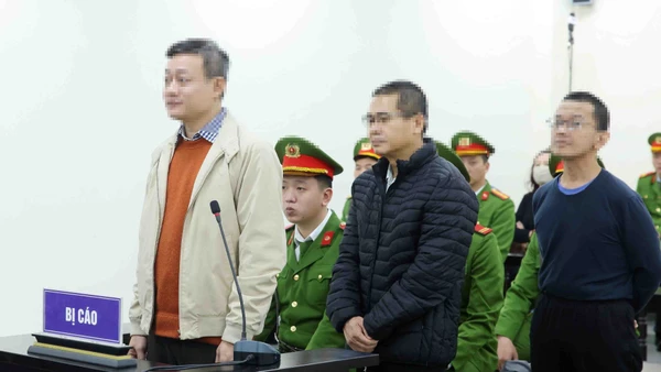 Các bị cáo tại phiên tòa. (Ảnh: PHẠM KIÊN) 