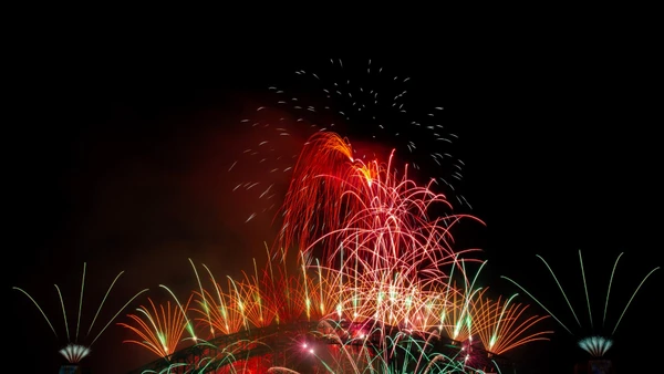 Pháo hoa trên cầu cảng Sydney, Australia. Ảnh: THX