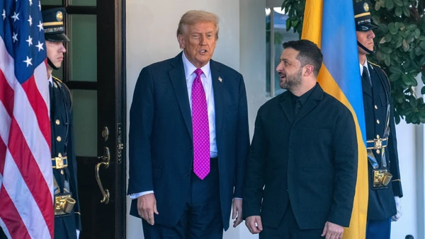 Tổng thống Mỹ Donald Trump và Tổng thống Ukraine V. Zelensky (Ảnh: THX/TTXVN)