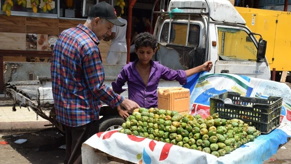 Người dân tại một khu chợ ở Aden, Yemen. Ảnh: THX/TTXVN