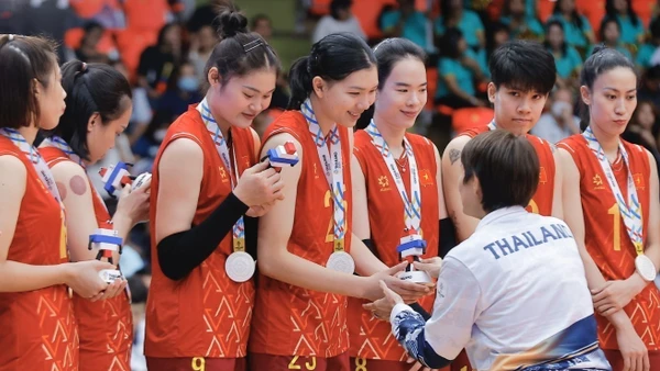 Đội tuyển bóng chuyền nữ Việt Nam giành huy chương bạc tại SEA Games 33. Ảnh: TTXVN 