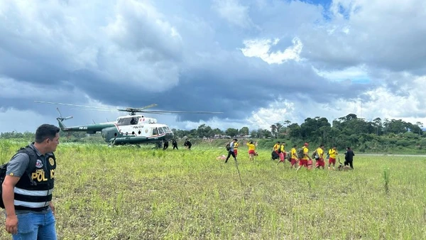 Lực lượng chức năng Peru tìm kiếm người bị nạn trên sông Ucayali. Ảnh: Cảnh sát Peru