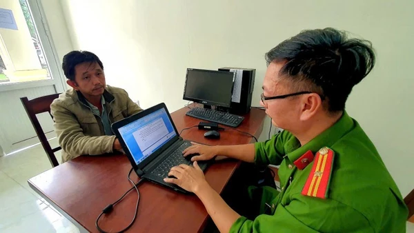 Bị can Võ Hùng Vương tại cơ quan Công an.