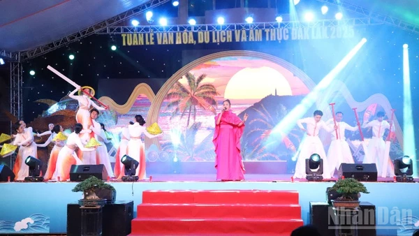 Chương trình nghệ thuật chào mừng Tuần lễ văn hóa, du lịch và ẩm thực Đắk Lắk 2025.