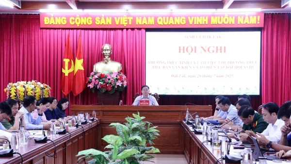 Một buổi làm việc giữa Thường trực Tỉnh ủy Đắk Lắk với Tiểu ban văn kiện Đại hội đại biểu tỉnh Đắk Lắk nhiệm kỳ 2025-2030. (Ảnh: KIM BẢO)