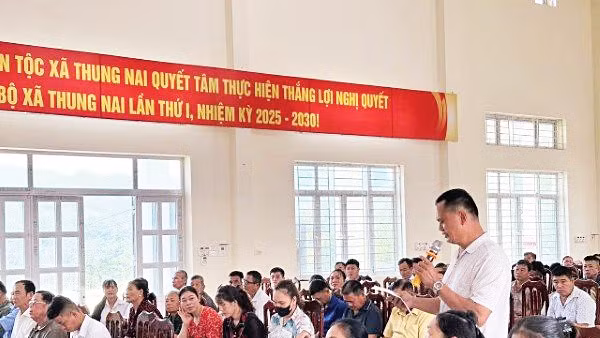 Tập huấn nâng cao kiến thức về trợ giúp pháp lý cho già làng, trưởng bản, người có uy tín và cán bộ cơ sở tại xã Thung Nai. Ảnh: Ngọc Thảo