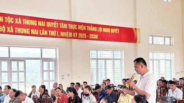 Tập huấn nâng cao kiến thức về trợ giúp pháp lý cho già làng, trưởng bản, người có uy tín và cán bộ cơ sở tại xã Thung Nai. Ảnh: Ngọc Thảo