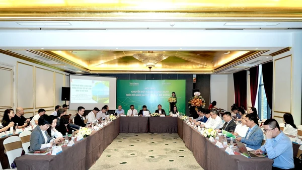 Hội thảo “Chuyển đổi năng lượng xanh nhìn từ Nghị quyết 70 của Bộ Chính trị”.