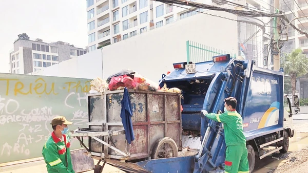 Việc thu gom và xử lý rác thải là thách thức lớn tại Thành phố Hồ Chí Minh.