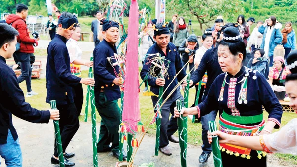 Bản sắc văn hóa độc đáo mang đến cơ hội phát triển du lịch cho các tỉnh miền núi phía bắc. Ảnh: Khiếu Minh
