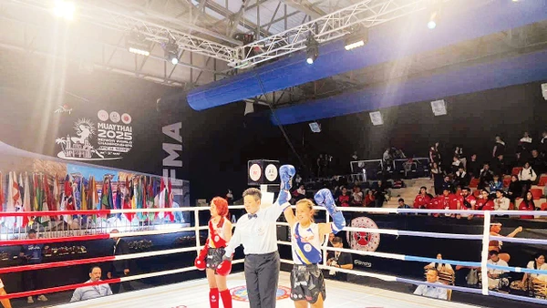 Võ sĩ Huỳnh Hà Hữu Hiếu lên ngôi tại Giải vô địch thế giới 2025.