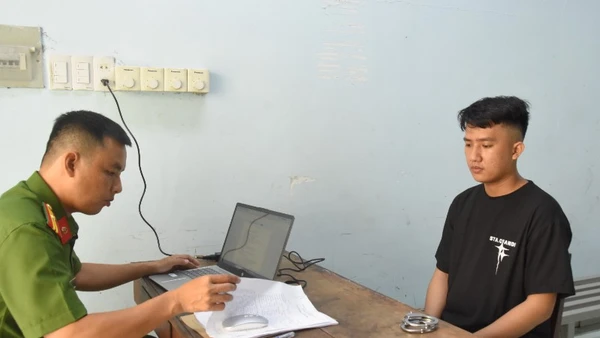 Đối tượng Nguyễn Trung Tín tại cơ quan Công an.