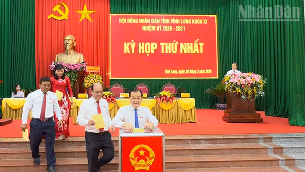 Lá phiếu tín nhiệm cho nhiệm kỳ mới. 