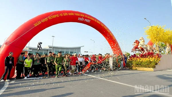 Các vận động viên xuất phát. 