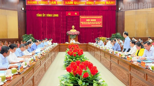 Quang cảnh buổi làm việc. 