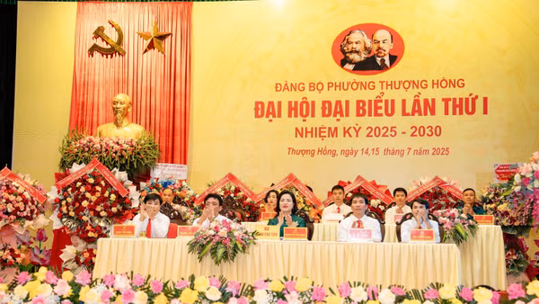 Tuy thời gian chuẩn bị gấp, song nhờ phát huy dân chủ, lắng nghe ý kiến nhân dân, nhiều Đại hội Đảng bộ cấp xã phường thời gian qua đã hoạch định tốt đường lối đáp ứng yêu cầu đổi mới của địa phương. (Ảnh DƯƠNG QUANG)