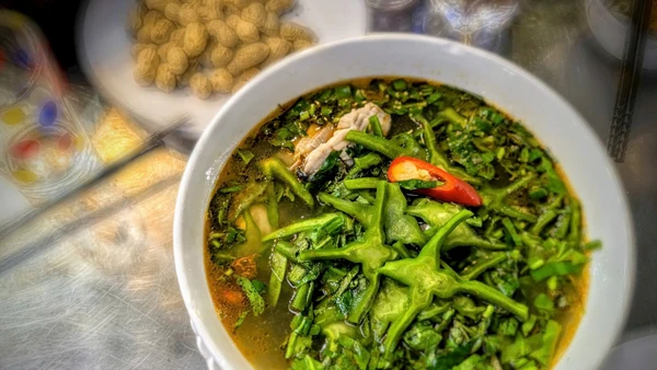 Dư vị bất ngờ từ gai góc.