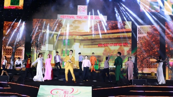 Những tiết mục âm nhạc đậm chất Hà Nội đã khai mạc Festival Thu Hà Nội.