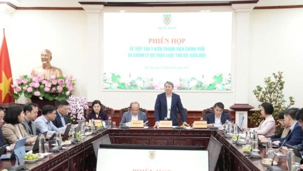 Quang cảnh phiên họp.