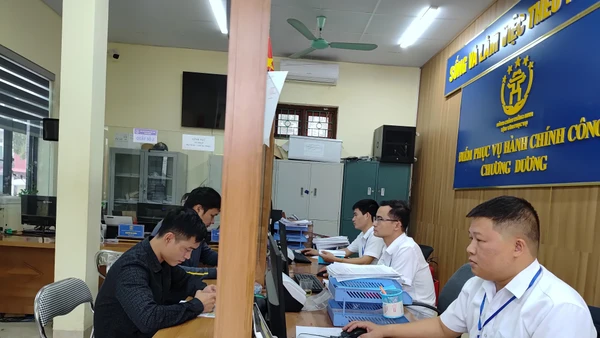 Cơ quan chức năng tích cực cải cách hành chính, phục vụ nhân dân. (Ảnh: VĂN HỌC)