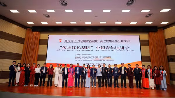 Đại diện các trường đại học Việt Nam tham dự Diễn đàn Thanh niên Trung Quốc - Việt Nam kế thừa nguồn gen đỏ. 