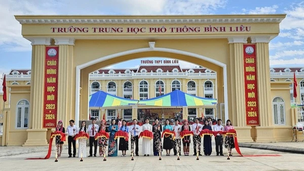 Trường trung học phổ thông Bình Liêu được đầu tư xây dựng khang trang, đồng bộ.