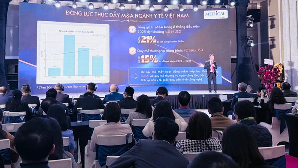 Các chuyên gia trao đổi tại Hội nghị.