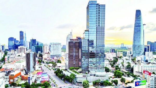 Một góc trục đường Lê Lợi nhìn từ trên cao. (Ảnh: THẾ ANH) 