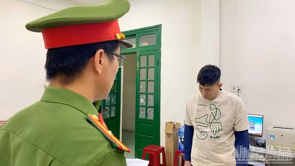 Cơ quan Cảnh sát điều tra Công an tỉnh Quảng Ngãi bắt giữ khẩn cấp đối với Võ Văn Tin, người cha ôm 2 con nhảy cầu tự tử.