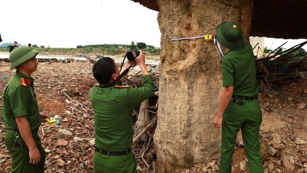 Công an tỉnh Phú Thọ điều tra xác minh sự cố hư hỏng cầu Sông Lô.