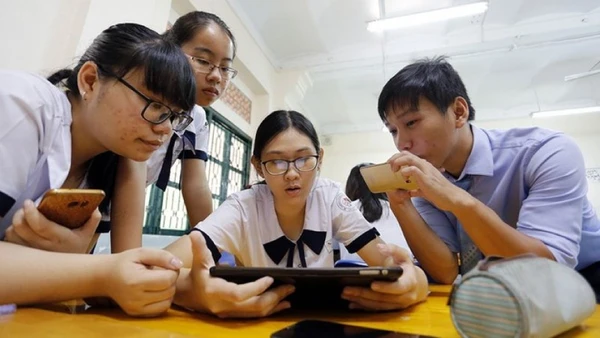 Nếu thiếu kỹ năng tự vệ số, các em học sinh dễ trở thành nạn nhân của những kẻ "tội phạm số".