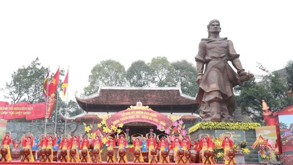 Lễ hội kỷ niệm 237 năm Chiến thắng Ngọc Hồi-Đống Đa diễn ra trong không khí sôi nổi, tưng bừng. (Ảnh: VIẾT THÀNH)