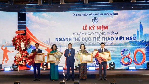 Thành phố Hà Nội tôn vinh những cá nhân có thành tích nổi bật cho sự phát triển thể thao của Thủ đô.