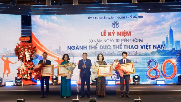 Thành phố Hà Nội tôn vinh những cá nhân có thành tích nổi bật cho sự phát triển thể thao của Thủ đô.