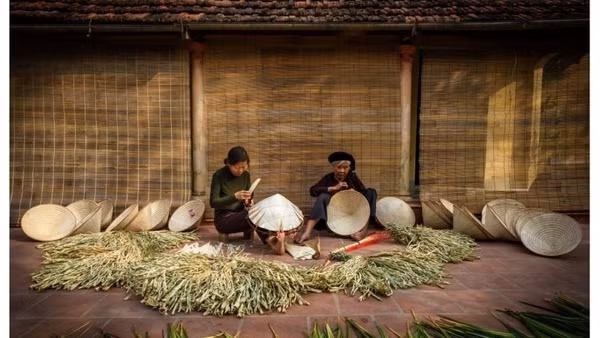 Nghệ nhân nghề nón làng Chuông kỳ vọng sẽ tìm được "tiếng nói chung" với các nhà sáng tạo qua chợ phiên. 