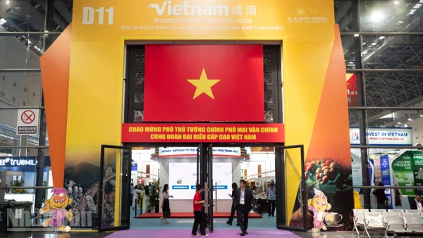Khu gian hàng Việt Nam tại Hội chợ CAEXPO lần thứ 22.