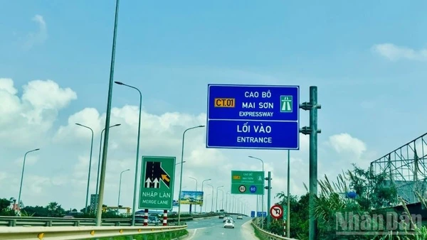 Không ngừng nâng cao chất lượng hạ tầng giao thông phục vụ phát triển kinh tế-xã hội. (Ảnh: HNV)