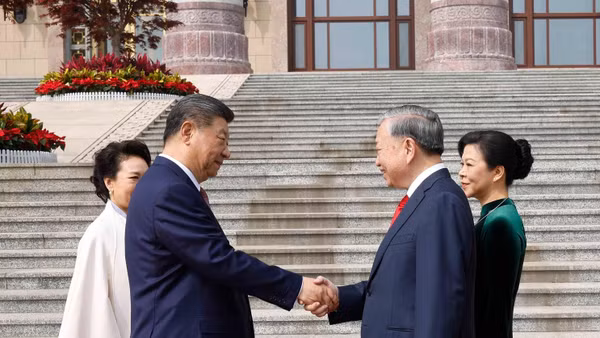 Tổng Bí thư, Chủ tịch nước Trung Quốc Tập Cận Bình và Phu nhân đón Tổng Bí thư, Chủ tịch nước Tô Lâm và Phu nhân. (Ảnh: THỐNG NHẤT – TTXVN)