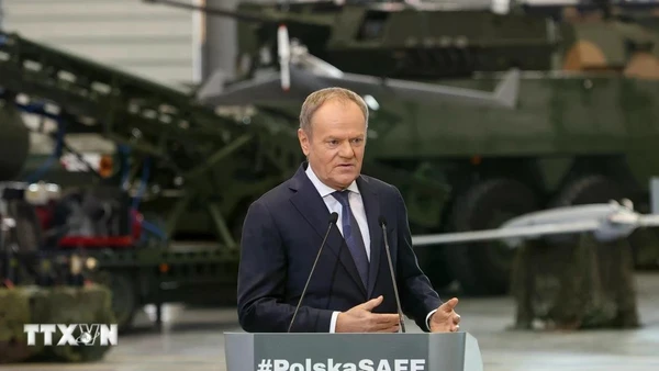 Thủ tướng Ba Lan Donald Tusk phát biểu tại Kobylka, gần Warsaw, Ba Lan. (Nguồn: PAP/TTXVN)