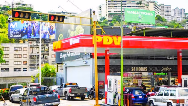 Một trạm xăng tại Caracas, Venezuela. (Ảnh: TÂN HOA XÃ)