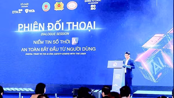 Phiên đối thoại “Niềm tin số thời AI. An toàn bắt đầu từ người dùng” tại diễn đàn “Digital Trust in Finance 2026” với chủ đề “Xây dựng niềm tin số tài chính trong kỷ nguyên AI”.