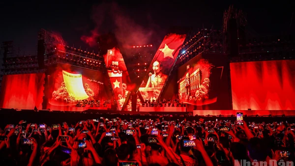 Chương trình chính luận nghệ thuật Tổ quốc trong tim là điểm sáng văn hóa trong năm 2025.