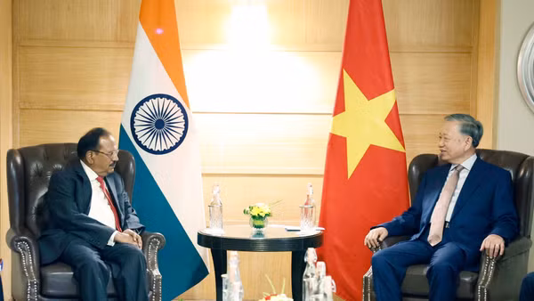 Tổng Bí thư, Chủ tịch nước Tô Lâm tiếp Cố vấn An ninh Quốc gia Ấn Độ Ajit Doval. (Ảnh: Thống Nhất/TTXVN)