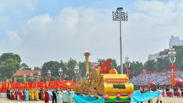 Diễu hành trong Lễ kỷ niệm 80 năm Quốc khánh 2/9.