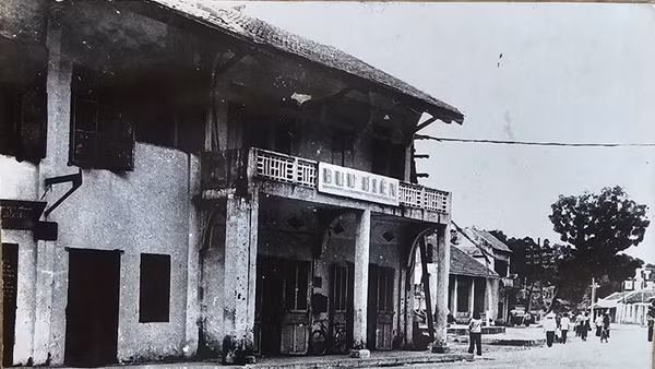 Bưu điện Hòn Gai (nay là vị trí Bưu điện tỉnh Quảng Ninh) từng là trụ sở của Việt Minh sau khi ta giành chính quyền ở Hòn Gai ngày 24/8/1945. (Ảnh: Tư liệu Bảo tàng tỉnh Quảng Ninh)