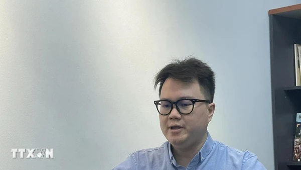 Ông Enzo Sim Hong Jun trả lời phỏng vấn phóng viên TTXVN tại Kuala Lumpur. (Ảnh: Thành Trung/TTXVN)