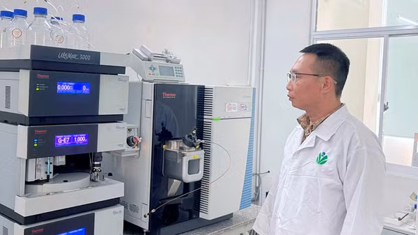 Đánh giá chất lượng nông sản bằng AI được tích hợp nhiều phương pháp, trong đó có phân tích hóa lý. (Ảnh: MINH HIẾU)