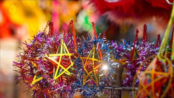 Rộn rã Tết Trung thu của người Việt tại Bỉ